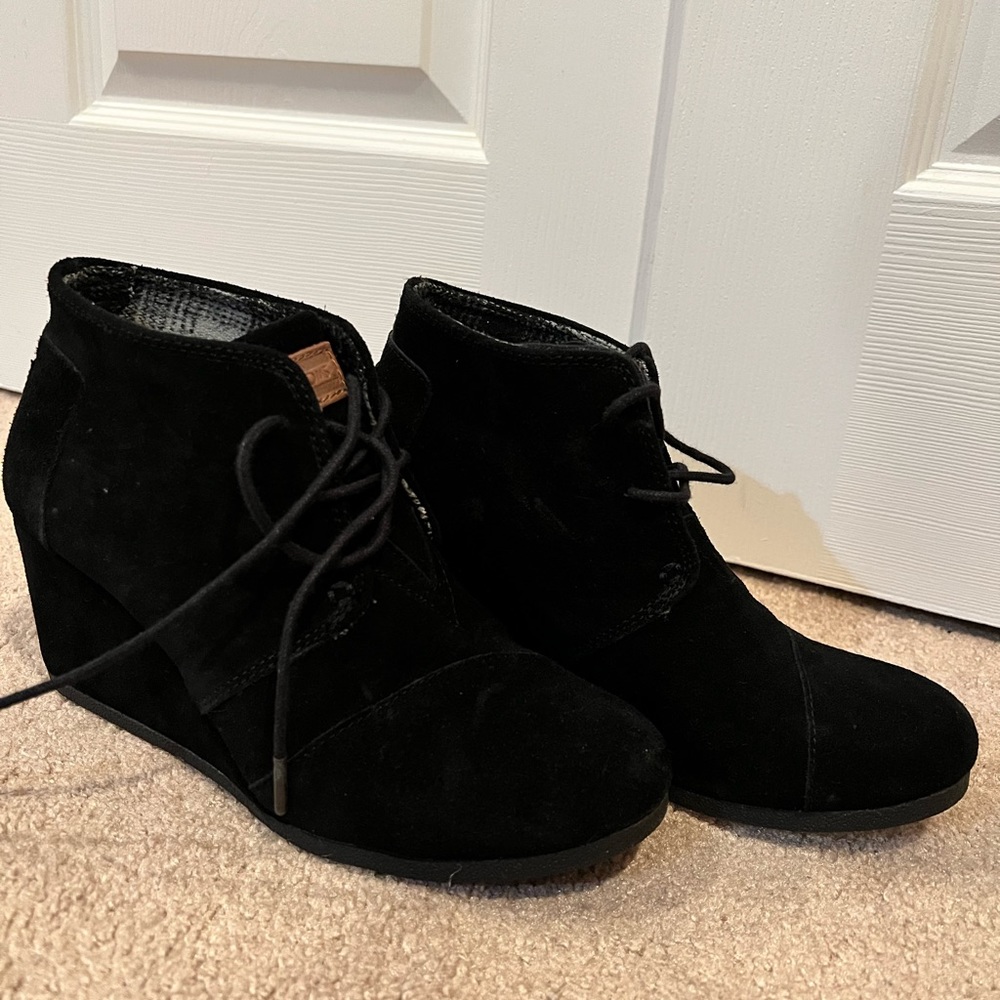TOMS size 9 black suede wedge heels/booties